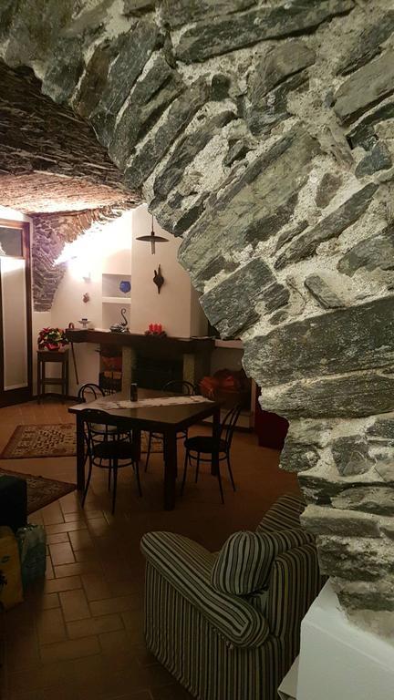 Emy Lake Orta Pella Bagian luar foto